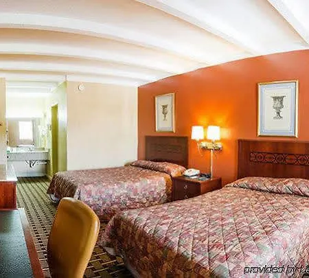 Rodeway Airport Hotel