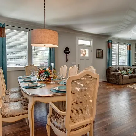 Arts And Crafts With Style Holiday home Nashville