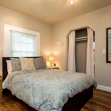 Apartment Charlotte Ave Apt 2 Apts