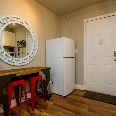 Charlotte Ave Apt 2 Apts *