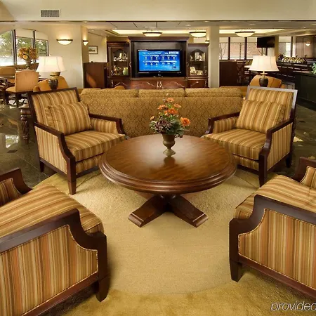 Hotel Drury & Airport 3*