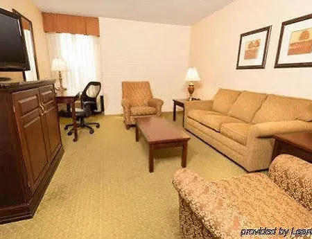 Drury & Airport Hotel 3*