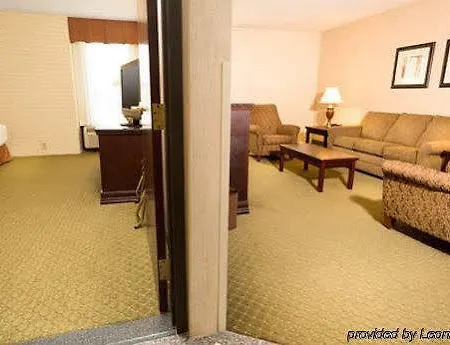 Drury & Airport Hotel 3*