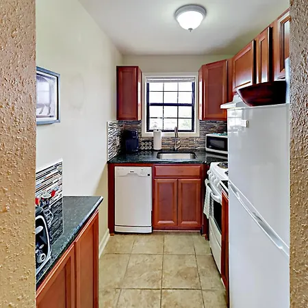 Landmark Mcmillin Court 16 * Nashville