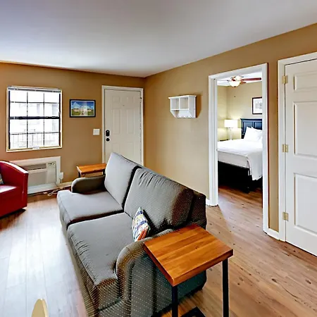 Landmark Mcmillin Court 16 Apartment Nashville