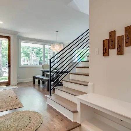 Holiday home Contemporary Nashville