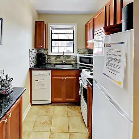 Apartment Landmark Mcmillin Court 2 *