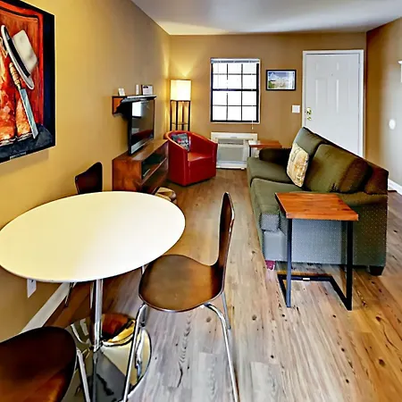 Landmark Mcmillin Court Apartment 14
