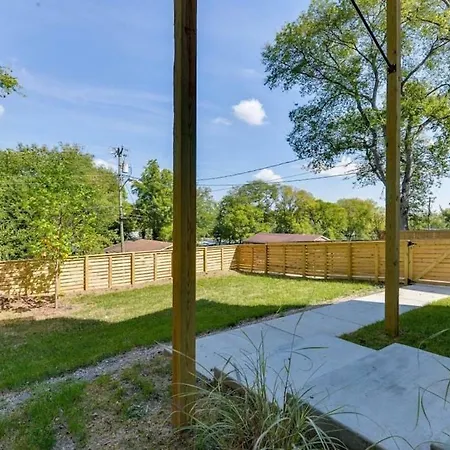 The Backdrop To All Of Your Music City Memories Guest house *