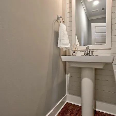 C Douglas Apartment Townhouse * Nashville