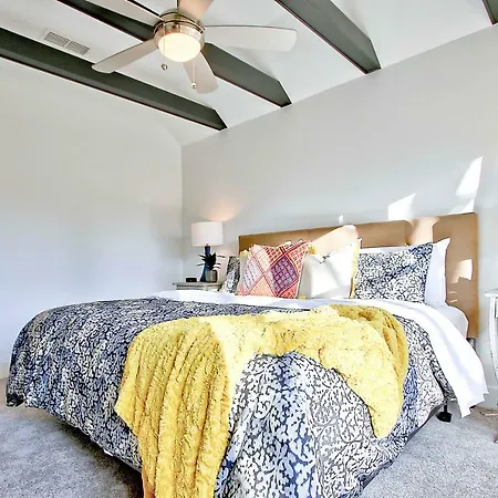 Artful Apartment *