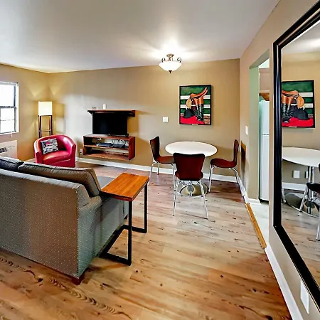 Landmark Mcmillin Court 9 * Nashville