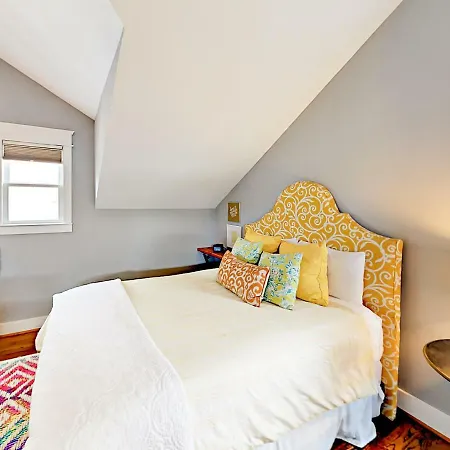 Apartment Hip Studio Apts *