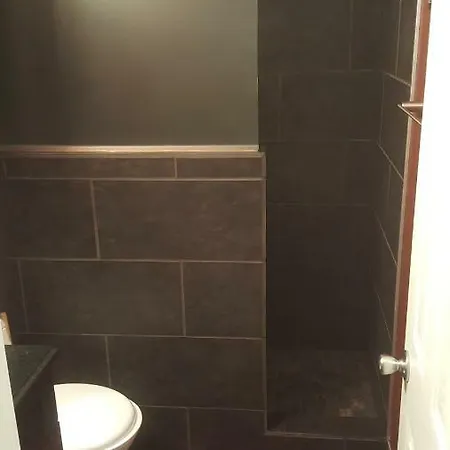 Contemporary Paradise W/ Private Bathroom Homestay