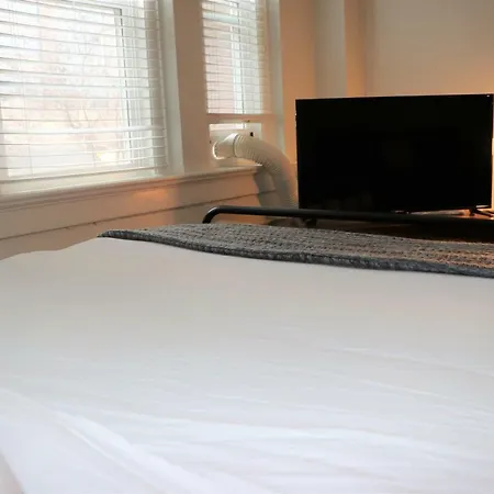 Aparthotel The Lee 2*
