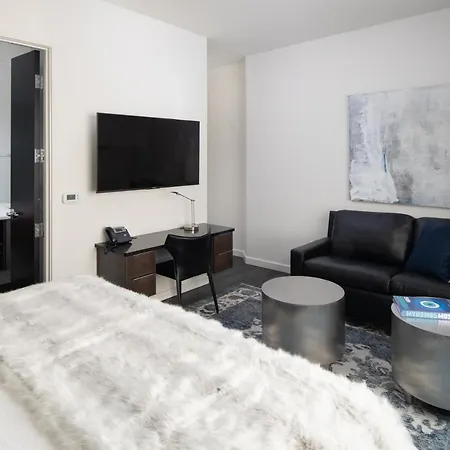 Hotel 121