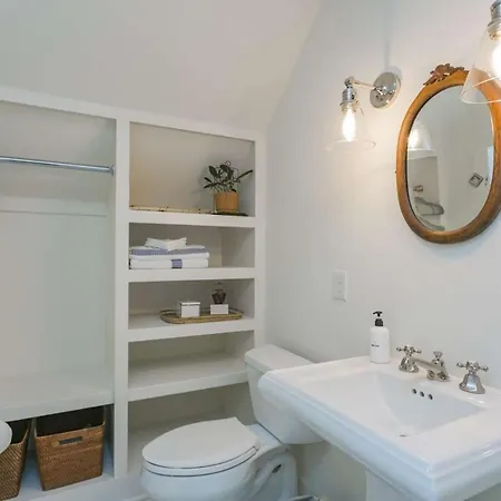 Calvin Garden Getaway * Nashville
