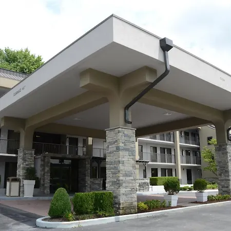 Baymont By Wyndham Airport 2*