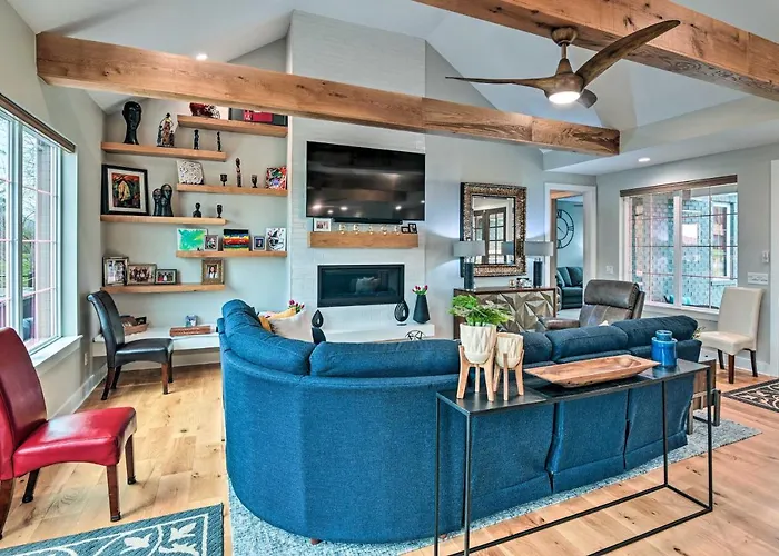 Beautiful Nashville Home Near Downtown With Hot Tub!