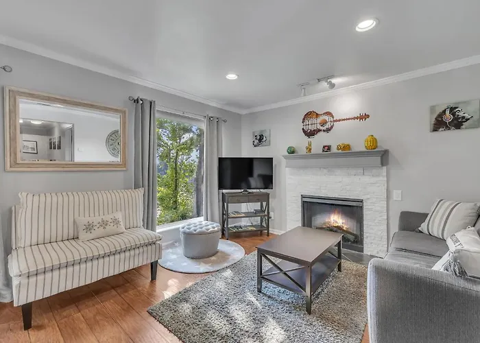 Nash Star Private Condo - 2Bed, 2Bath, Sleep 6, 25 Min Walk To Broadway And All Nashville Attractions, Pool, Gym