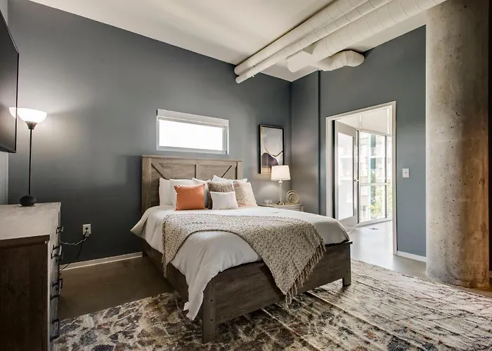 Sleek And Spacious Condo In East!