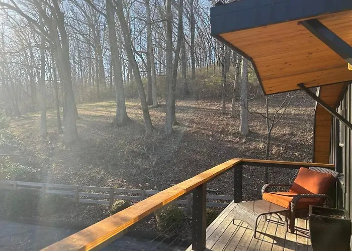 Modern Cabin Close To Downtown