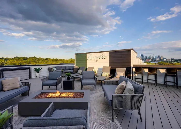 Rooftop Skyline Views Dt Nash Sleeps 12