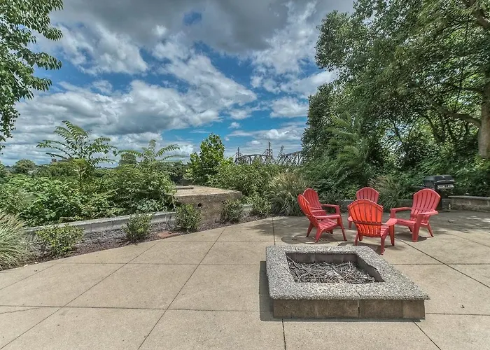 Walk To Broadway Riverfront Condo With Pool