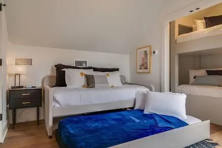 Taylor Haus II - Rooftop Retreat Near Dt