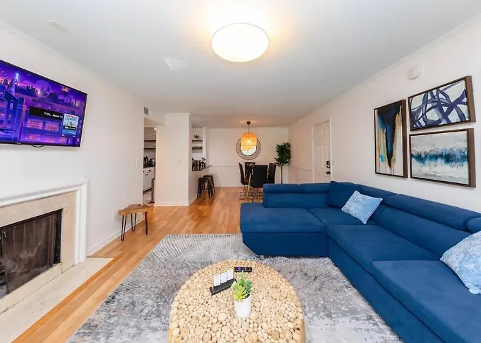 Midtown 2Br Gem With Private Balcony And Optional Parking Walkable To Vanderbilt, Music Row & Centennial Park