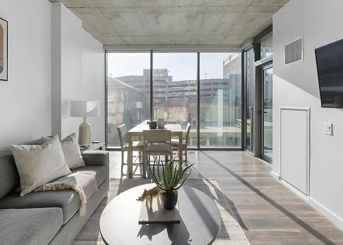 Landing Modern Apartment With Amazing Amenities