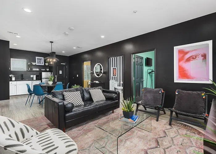 8 Beds 4 Bedroom Walk To Restaurants, Bars And Coffee