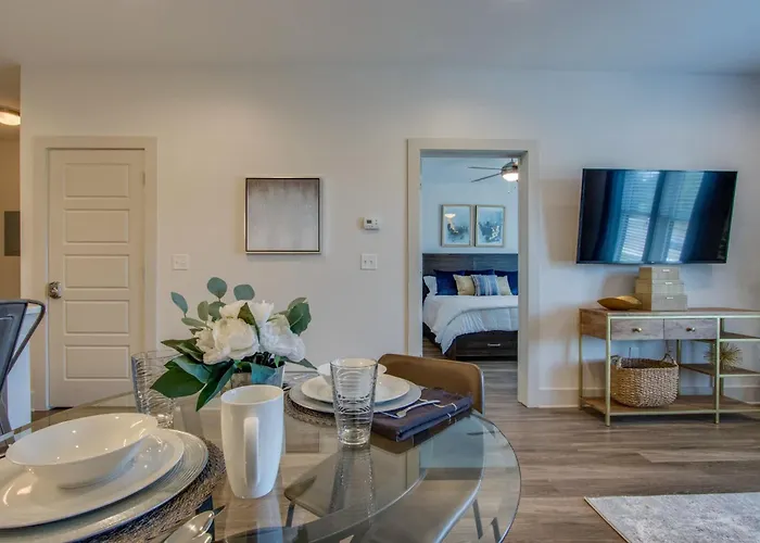 New East Nash - King Bed Short Drive To Dwntwn