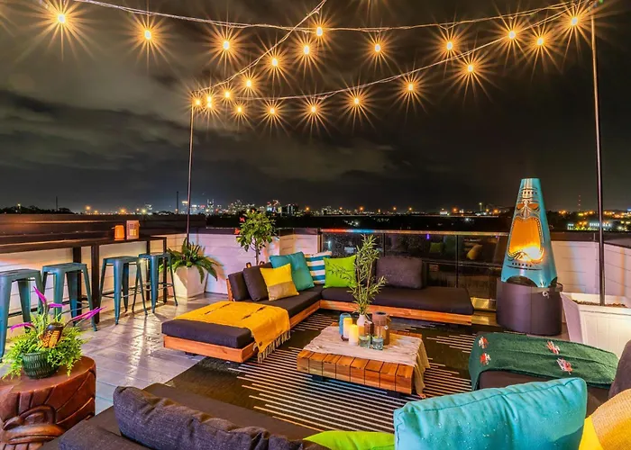 Rooftop Hot Tub & Game Room - 3 Miles To Downtown