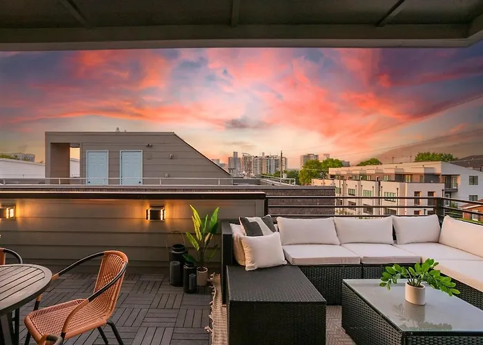 Stylish New Gulch Home Rooftop Deck W City Views