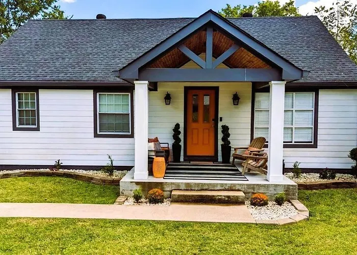 East Nashville Retreat, Outdoor Oasis, Sleeps 12, Four Bedrooms