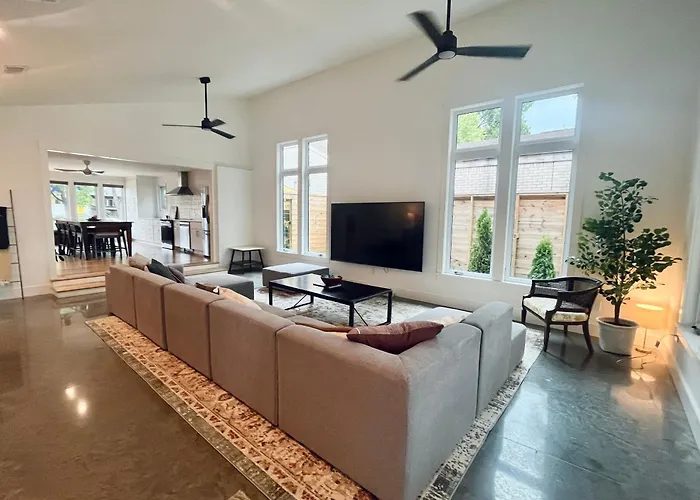 Restful Sanctuary Minutes From Downtown