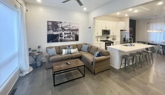 1050 East Trinity Lane, Unit 7 Hbr