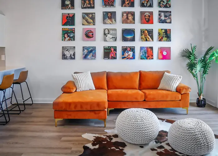 Charming Poolside Condo, 5 Minutes To Downtown Nashville