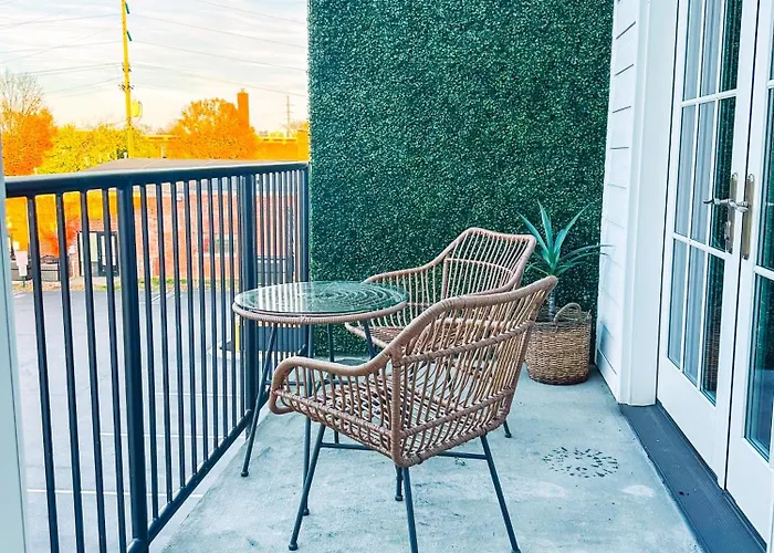 Rustic Chic - Boutique Luxe Stay Near Broadway