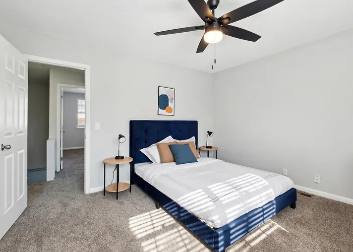 Brentwood U7 I Cozy & Comfy I 2Bd I Free Parking