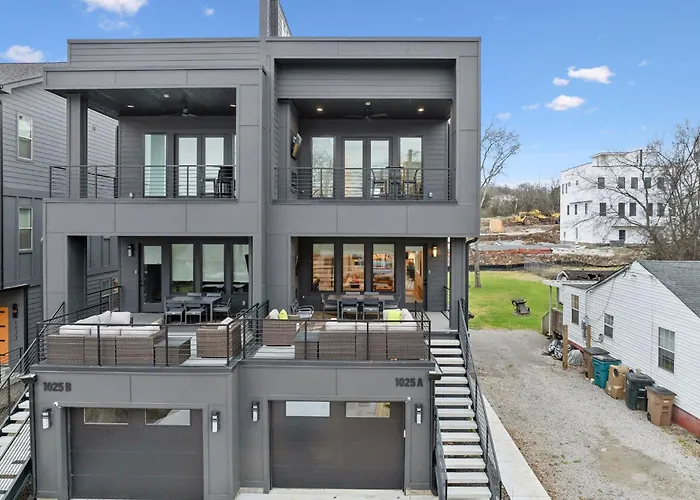 Stylish Multi-Level Retreat Rooftop & Pool Table