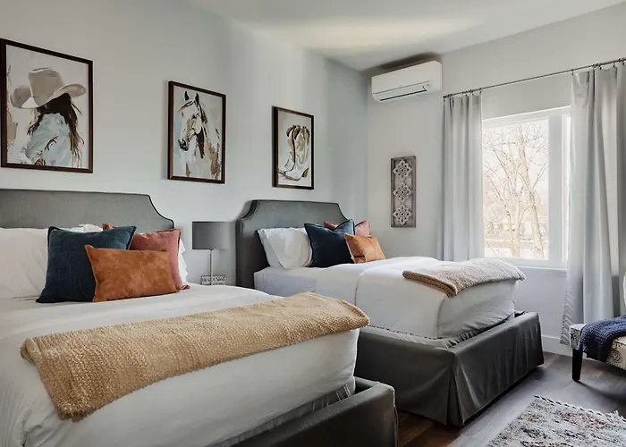 The Johnny - Stylish Rooftop Retreat In Nashville