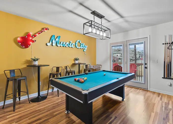 Pool Table Walk To Downtown Bars And Farmers Market