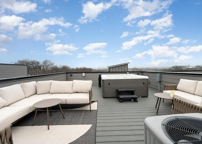 Backstage - 3 Units - Rooftop Hot Tubs