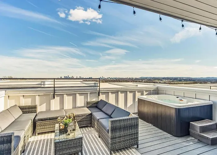 Rooftop Views - Hot Tub - Minutes To Honky Tonks