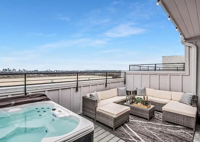New Nashville Home - Rooftop Views - Hot Tub