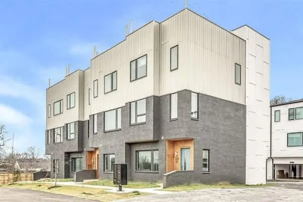 Nash Getaway - Private Rooftop Patio - Sleeps 12
