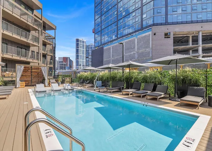 Skyline Nights In Downtown Nashville Walk To Broadway With Pool And Gym