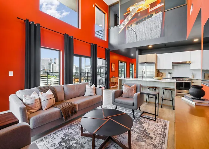 The Rhythm And Rooftop Penthouse Walk To Broadway With Pool And Amazing Views